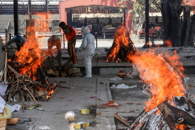 Non-stop cremations cast doubt on India’s counting of COVID dead