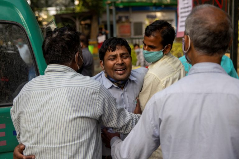 India’s COVID woes worsen amid continued oxygen shortage