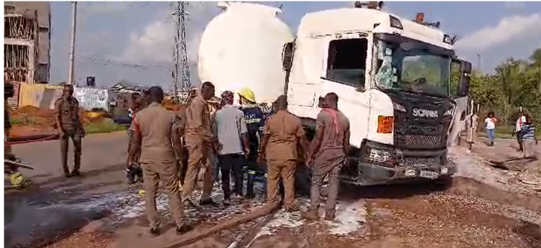 Over 15 vehicles damaged after a fuel tanker crashes into a garage – Kumasi